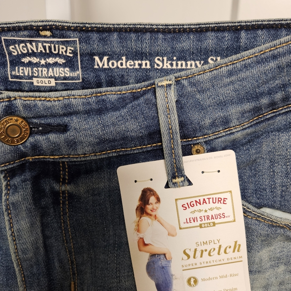 NWT Levi's Bermuda Jean shorts size 18w - Picture 2 of 4